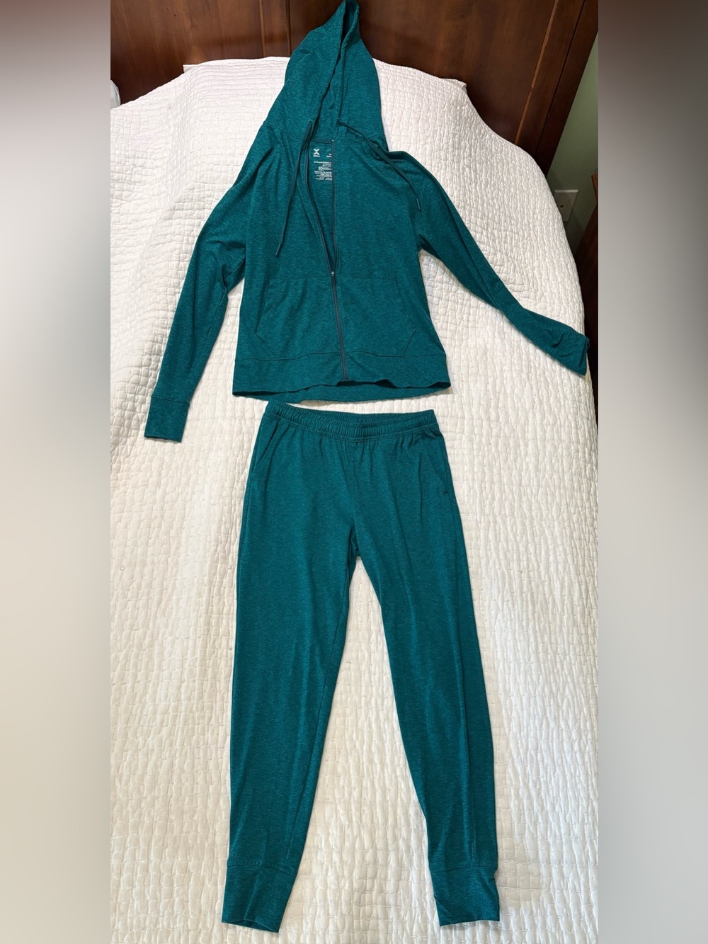 XERSION LOUNGE SET
Long Sleeve Full-Zip Hoodie,SIZE SM Tapered Jogger,SIZE XS